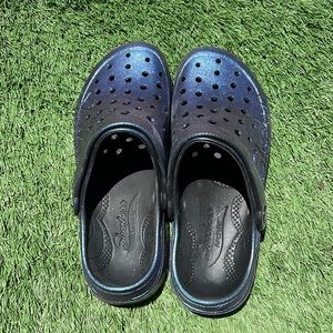 Skechers FOAMIES. Arch Fit. Size 8. Worn once. Purple blue denim. Iridescent.